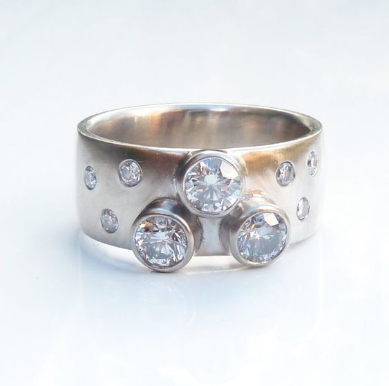 Bague en argent avec zirconium vintage
