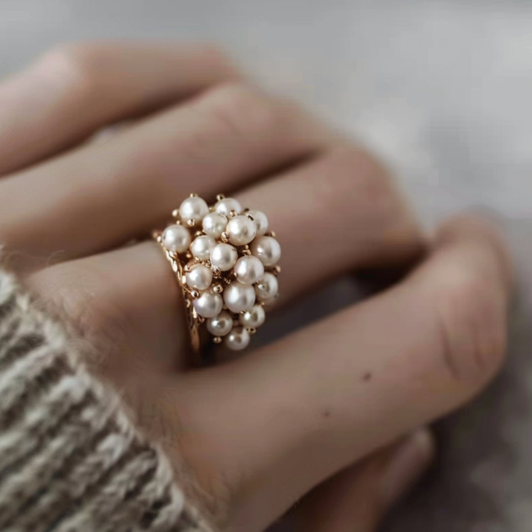Bague en or avec perles incrustées