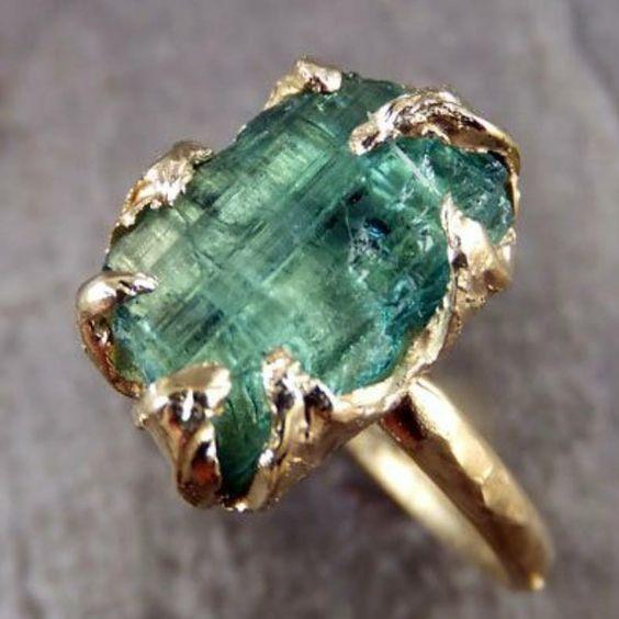 Bague en verre incrusté vert vintage