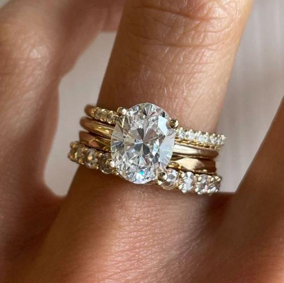 Ensemble de bagues brillantes en zirconium vintage
