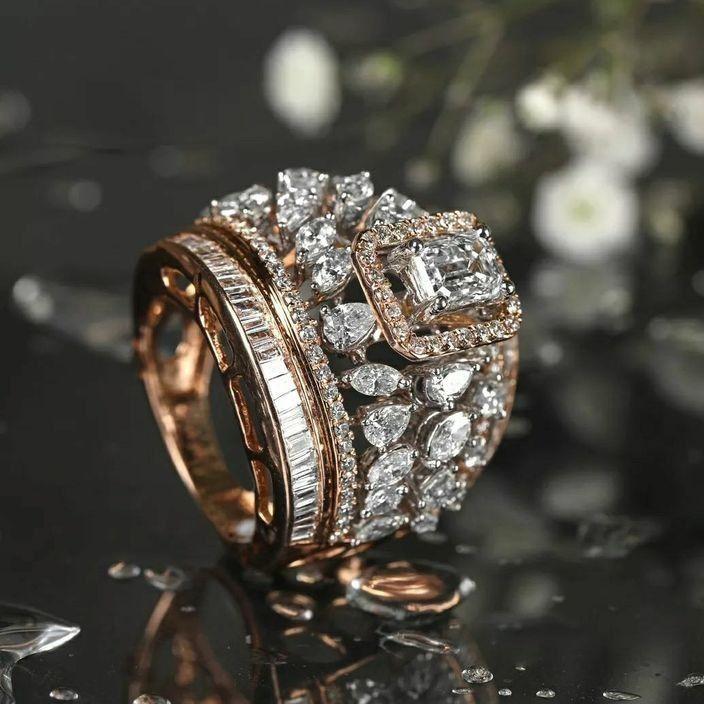 Bague étincelante de luxe vintage