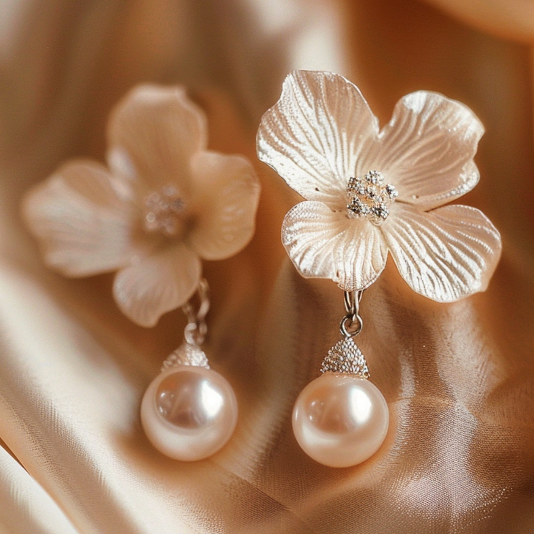 Boucles d'oreilles en perles à pétales blanches