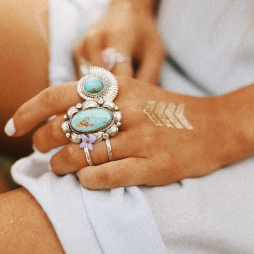 Bague bohème en argent et opale bleue