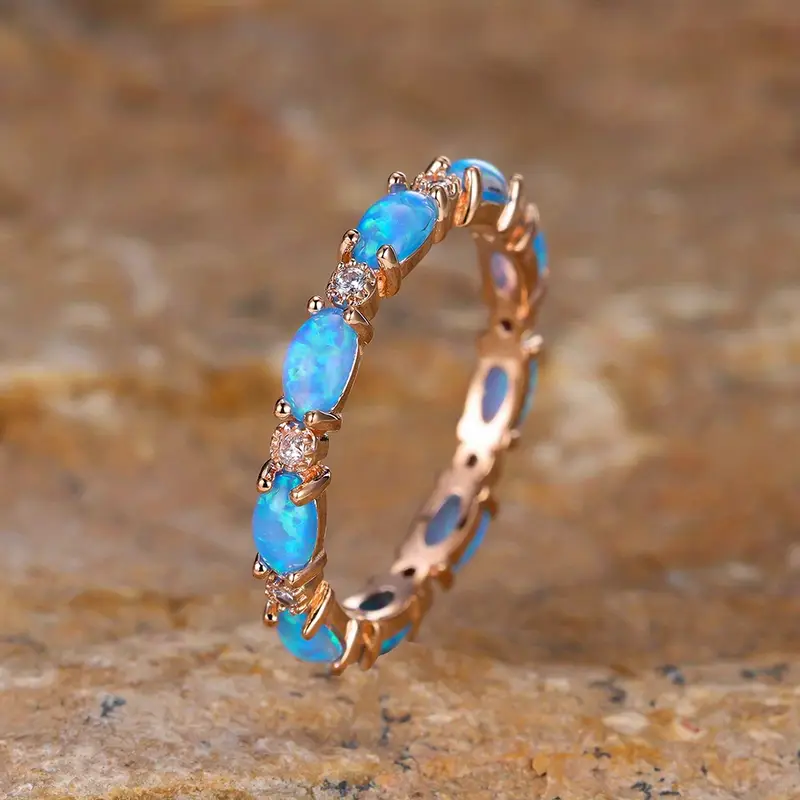 Bague en opale bleue et or