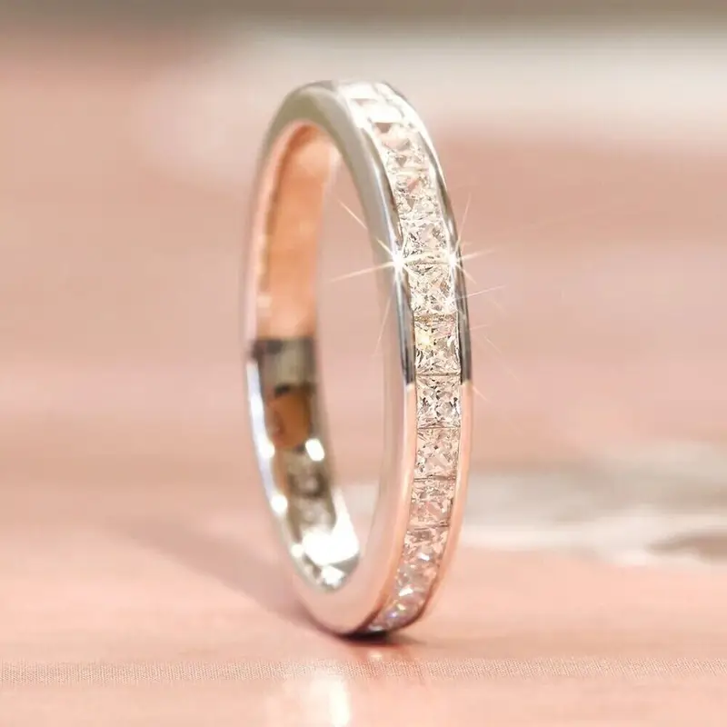 Bague fine argentée brillante