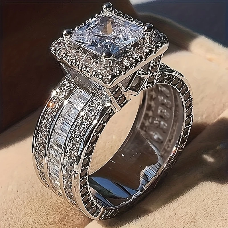 Bague argentée brillante