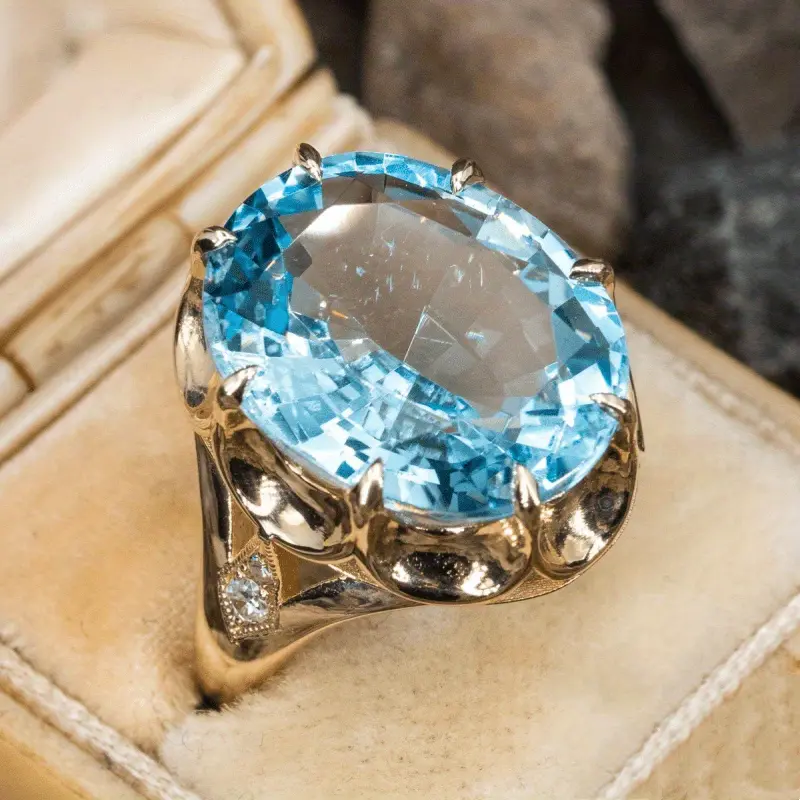 Bague en cristal bleu ciel avec or