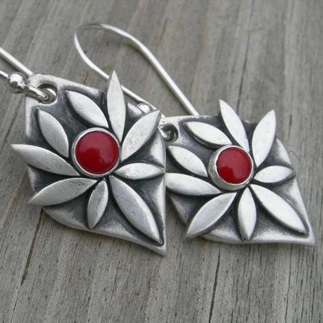 Boucles d'oreilles en argent bohème avec fleurs et zircone rouge