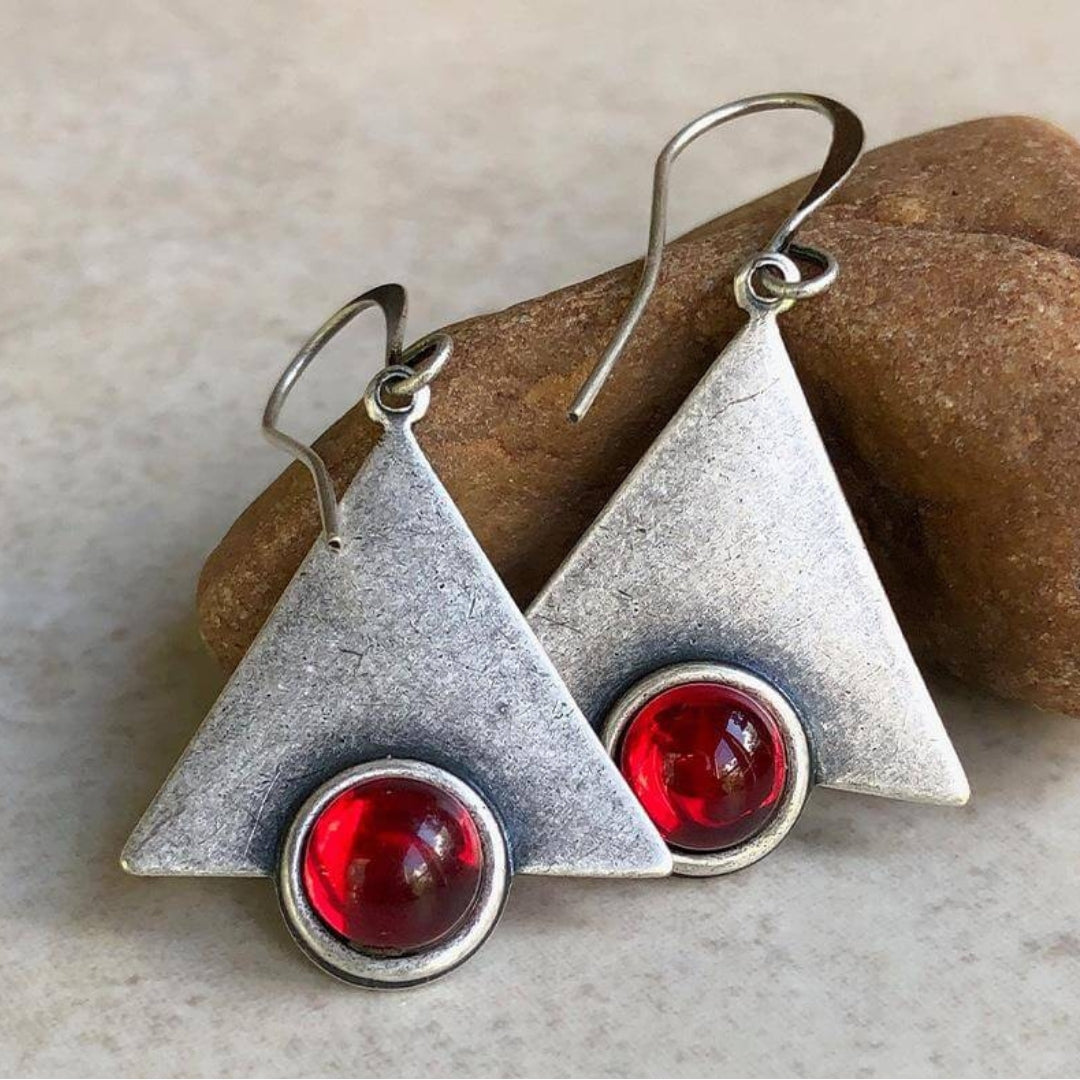Boucles d'oreilles triangles bohèmes avec pierres rouges en argent