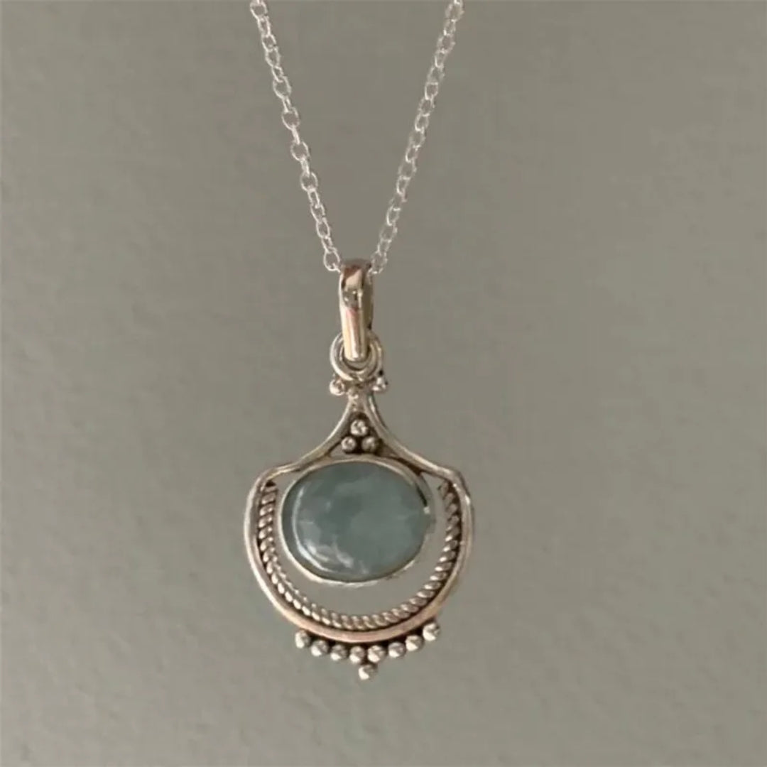 Collier en argent avec pierre verte vintage