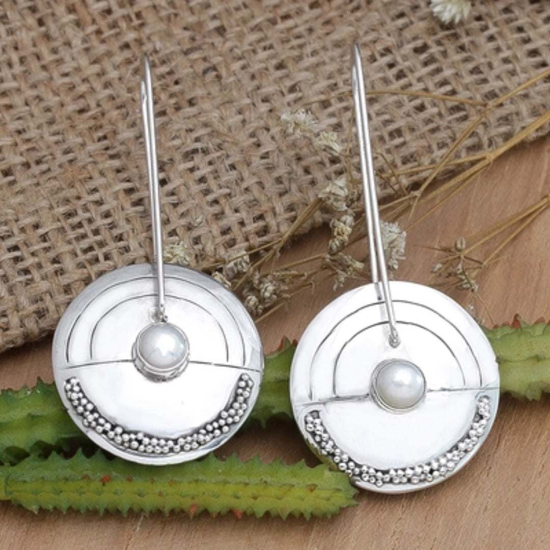 Boucles d'oreilles en argent vieillies, rondes et ornées de nacre incrustée