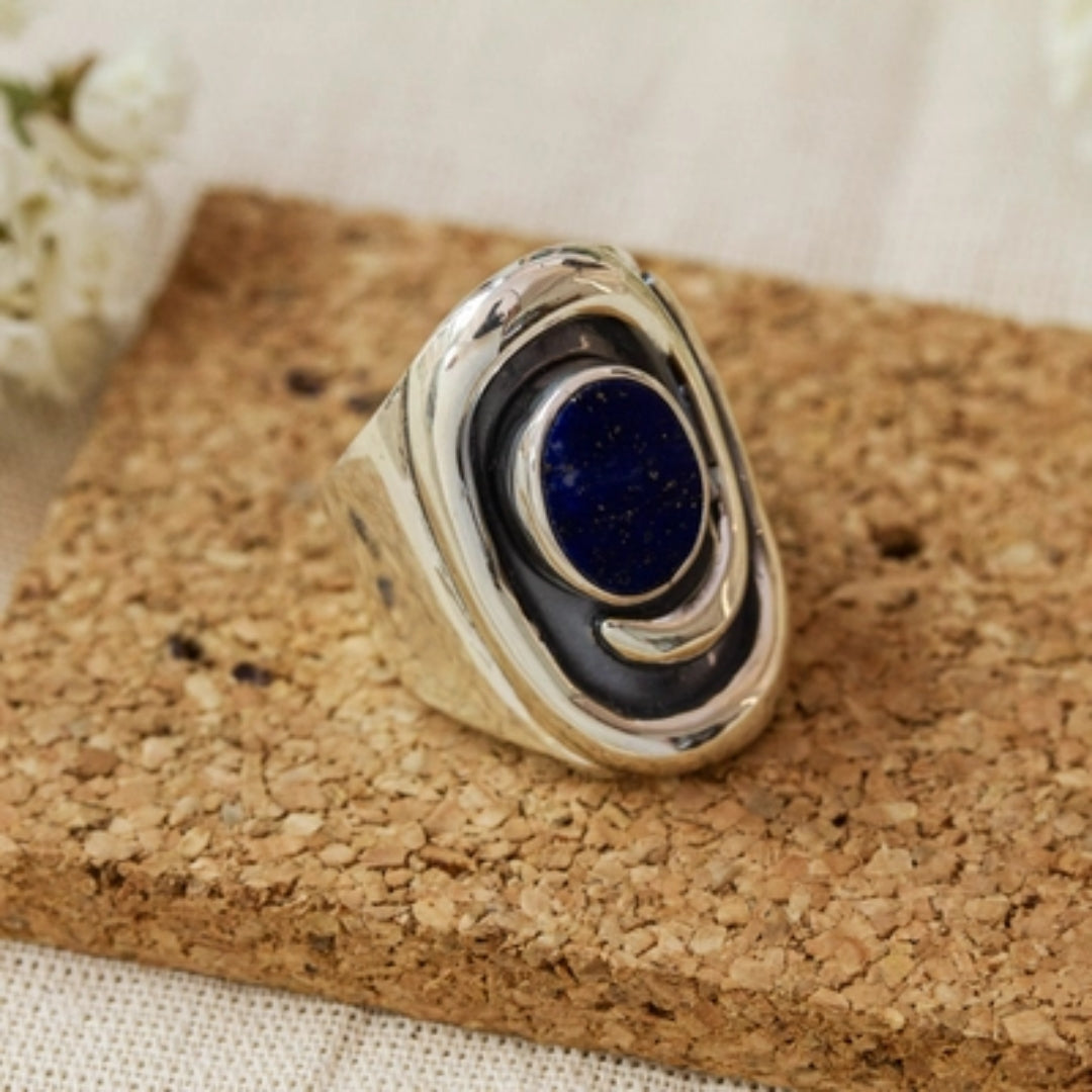 Bague en argent vintage avec pierre foncée incrustée