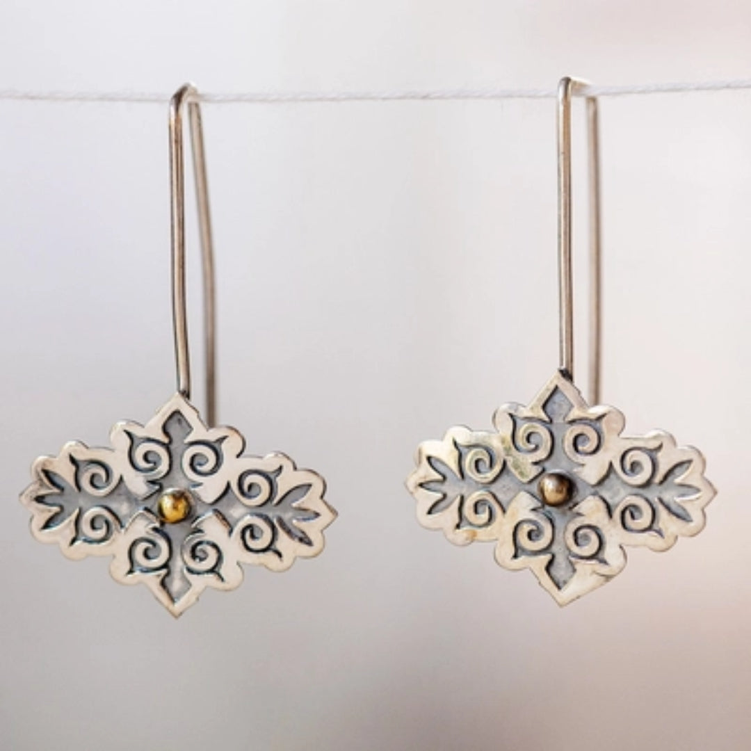 Boucles d'oreilles anciennes en argent plaqué incrusté de pierre dorée