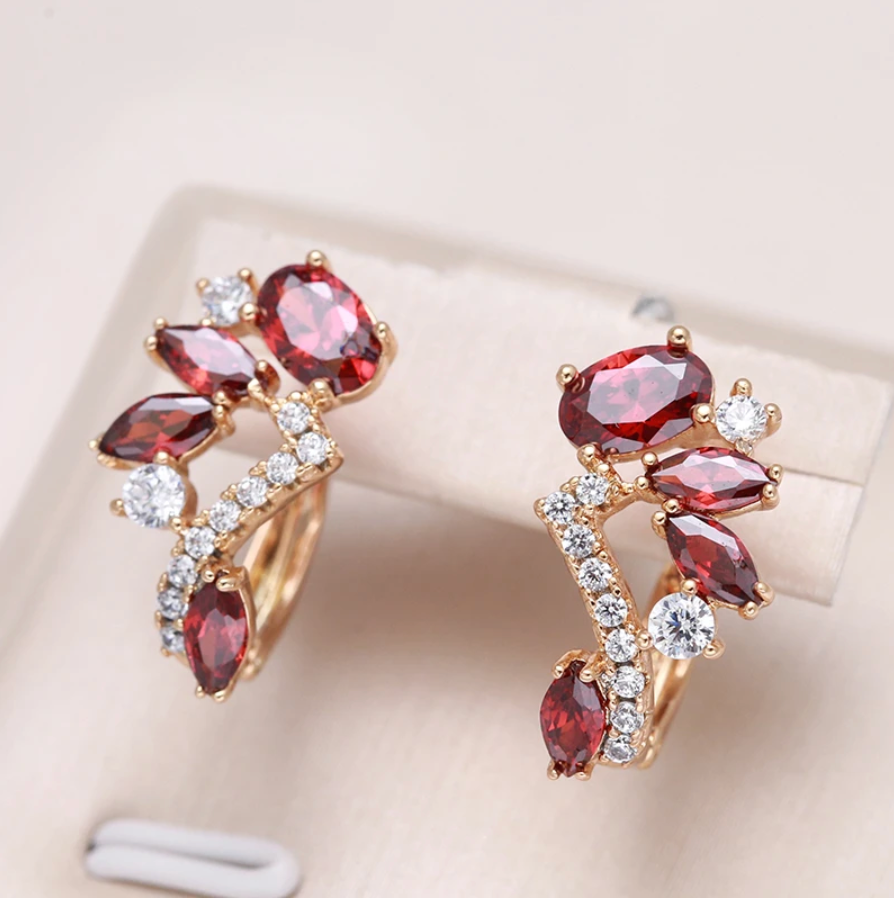 Boucles d'oreilles élégantes en cristal rouge et or