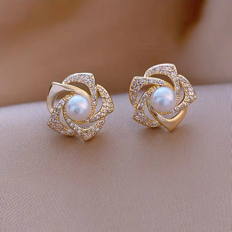 Boucles d'oreilles élégantes en spirale perlée brillante