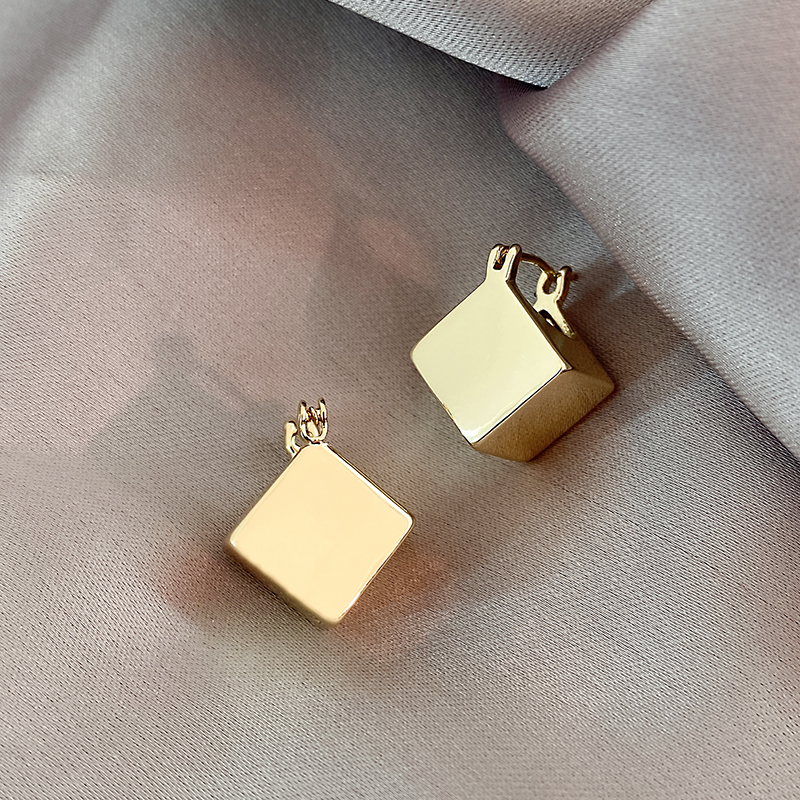 Boucles d'oreilles élégantes en or cubique