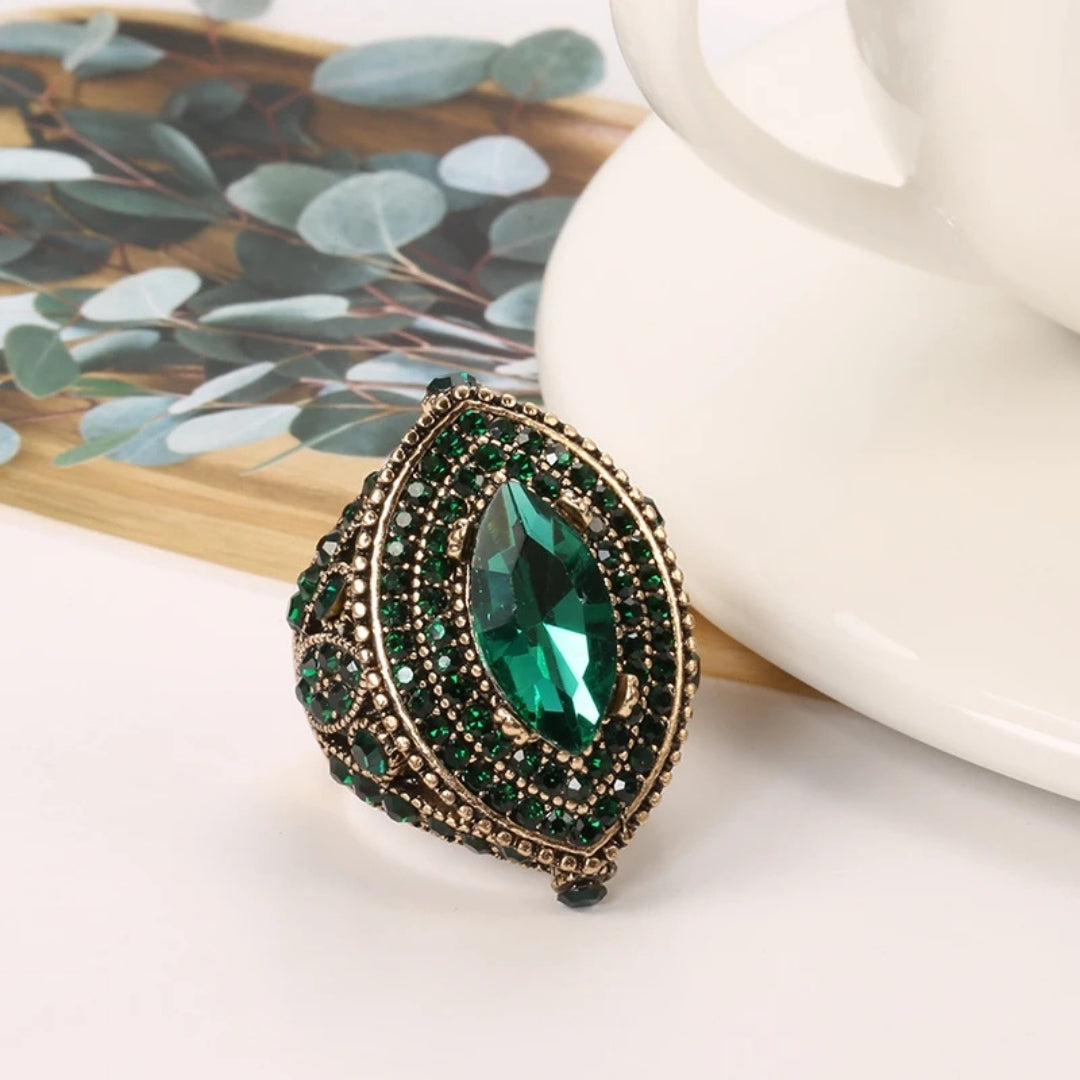 Bague Élégante en Forme Émeraude