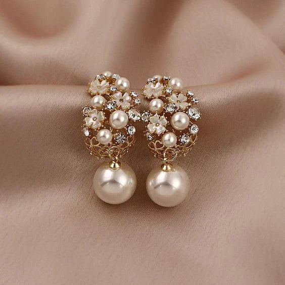 Boucles d'oreilles élégantes de fleurs en perles