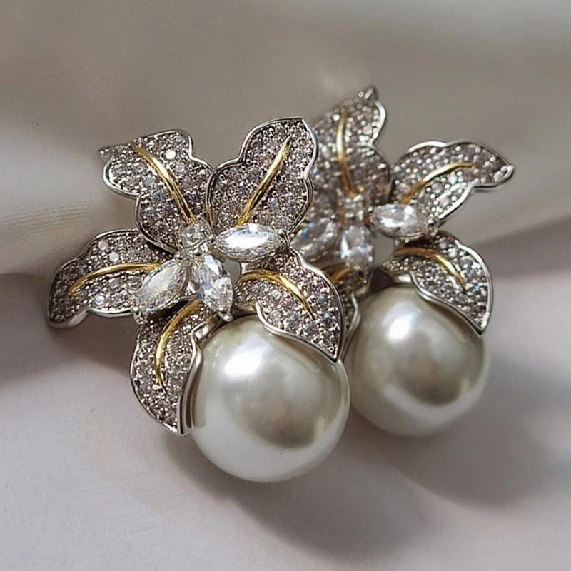 Boucles d'oreilles élégantes en perles et fleurs
