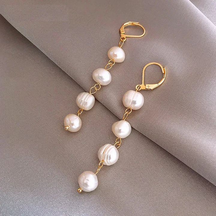 Boucles d'oreilles pendantes en or élégant avec perles