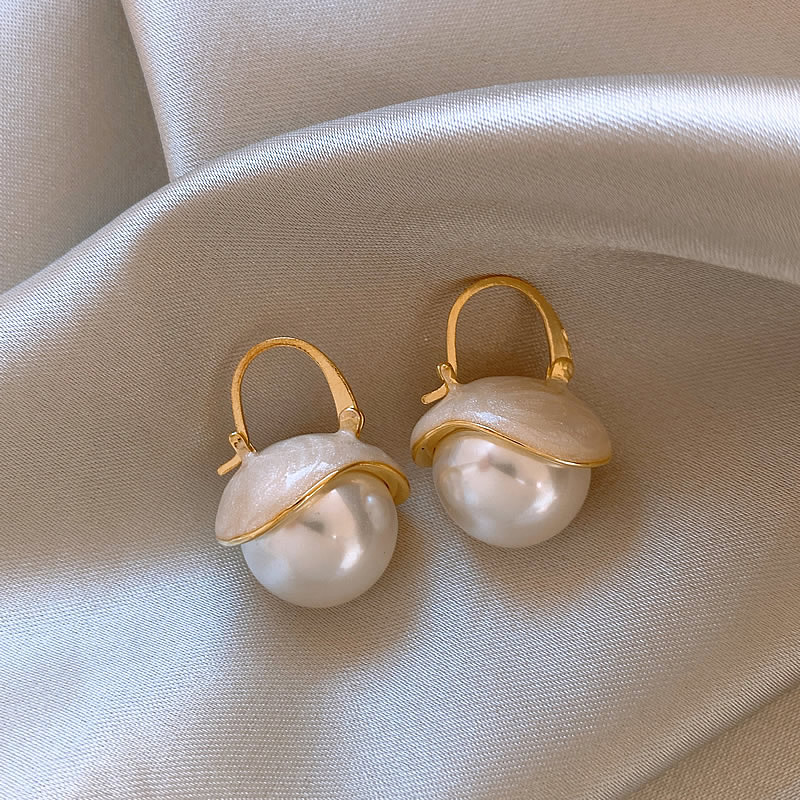 Boucles d'oreilles élégantes en or et perles
