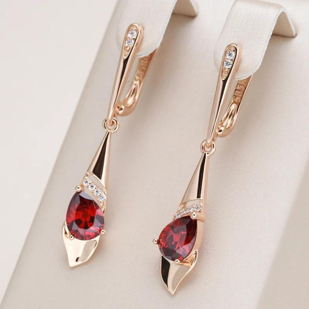 Collier pendentif élégant en or avec cristal rouge
