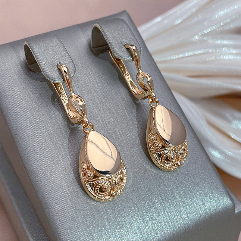 Boucles d'oreilles élégantes en or en forme de goutte
