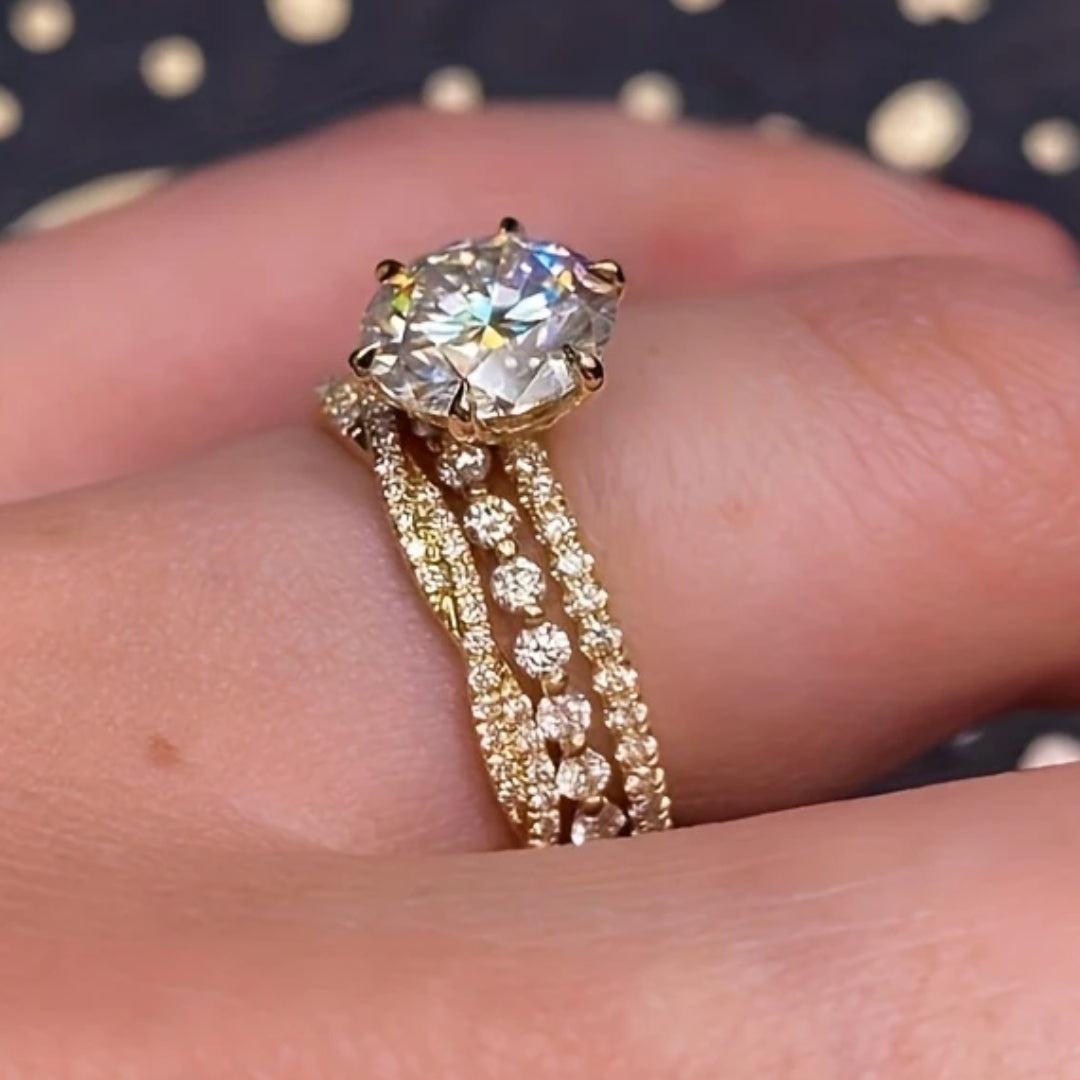 Bague élégante en or avec zirconias en couches