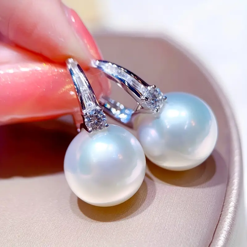 Boucles d'oreilles élégantes en perles dans un argent brillant