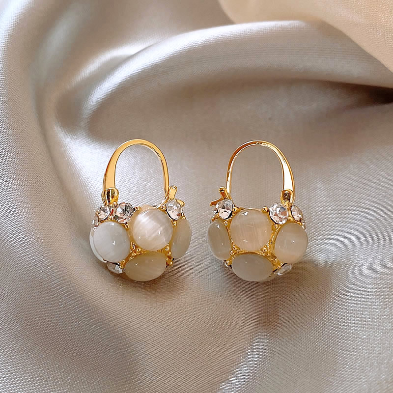 Boucles d'oreilles élégantes en perles avec cristaux en or