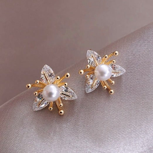 Boucles d'oreilles florales élégantes en perles et cristaux