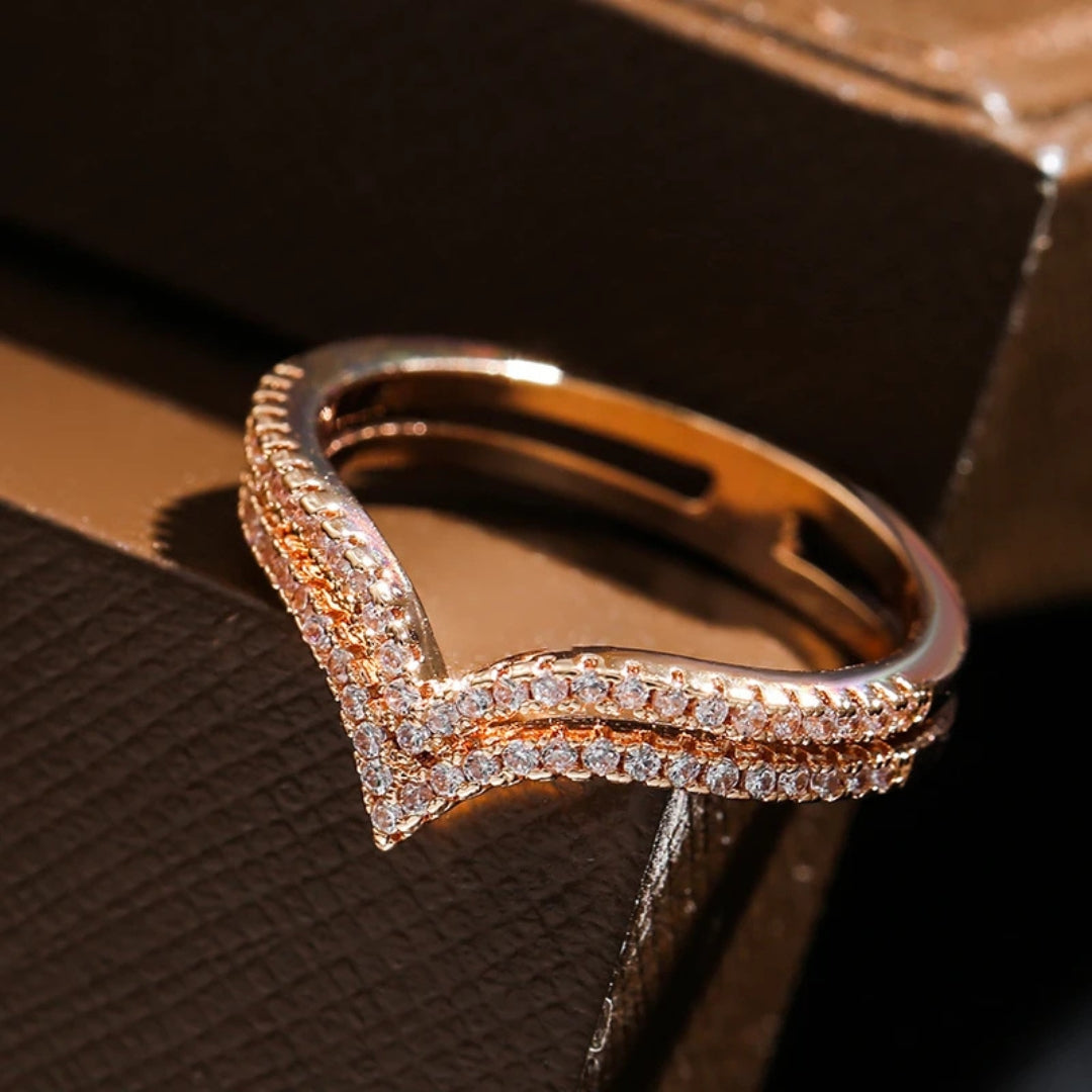 Bague en couches brillante et pointue élégante
