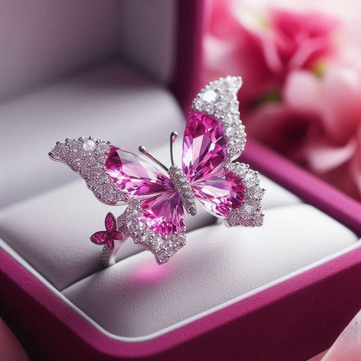 Bague en argent avec papillon en cristal rose exotique