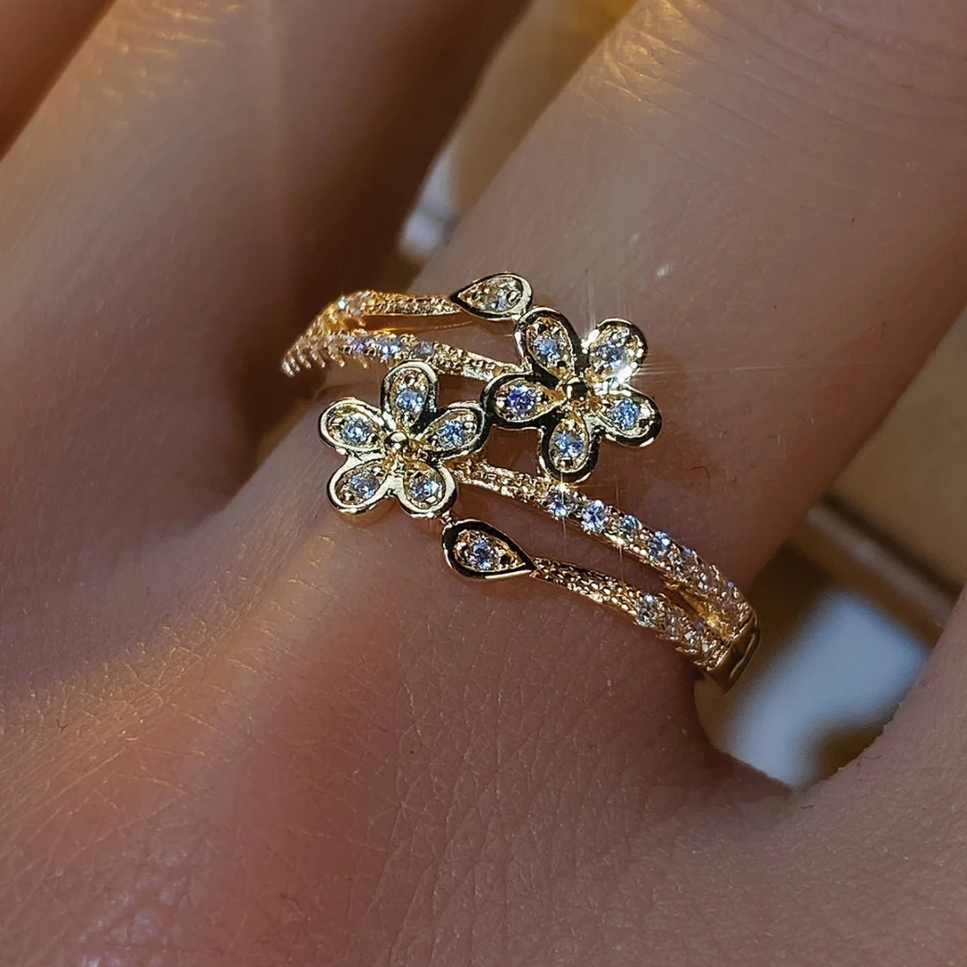 Bague en or avec fleur lumineuse exquise