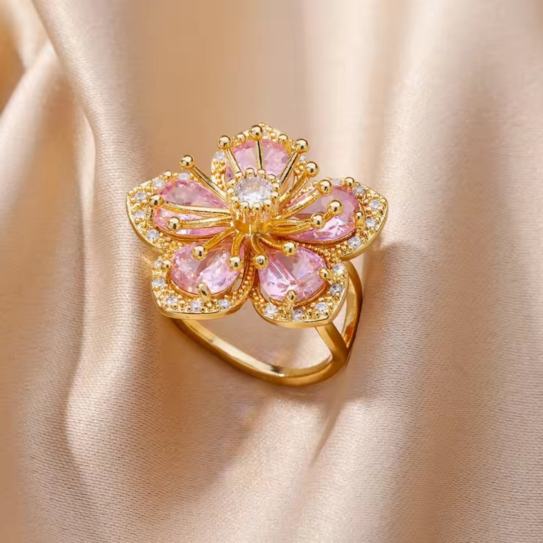 Bague en or rose avec fleur en cristal