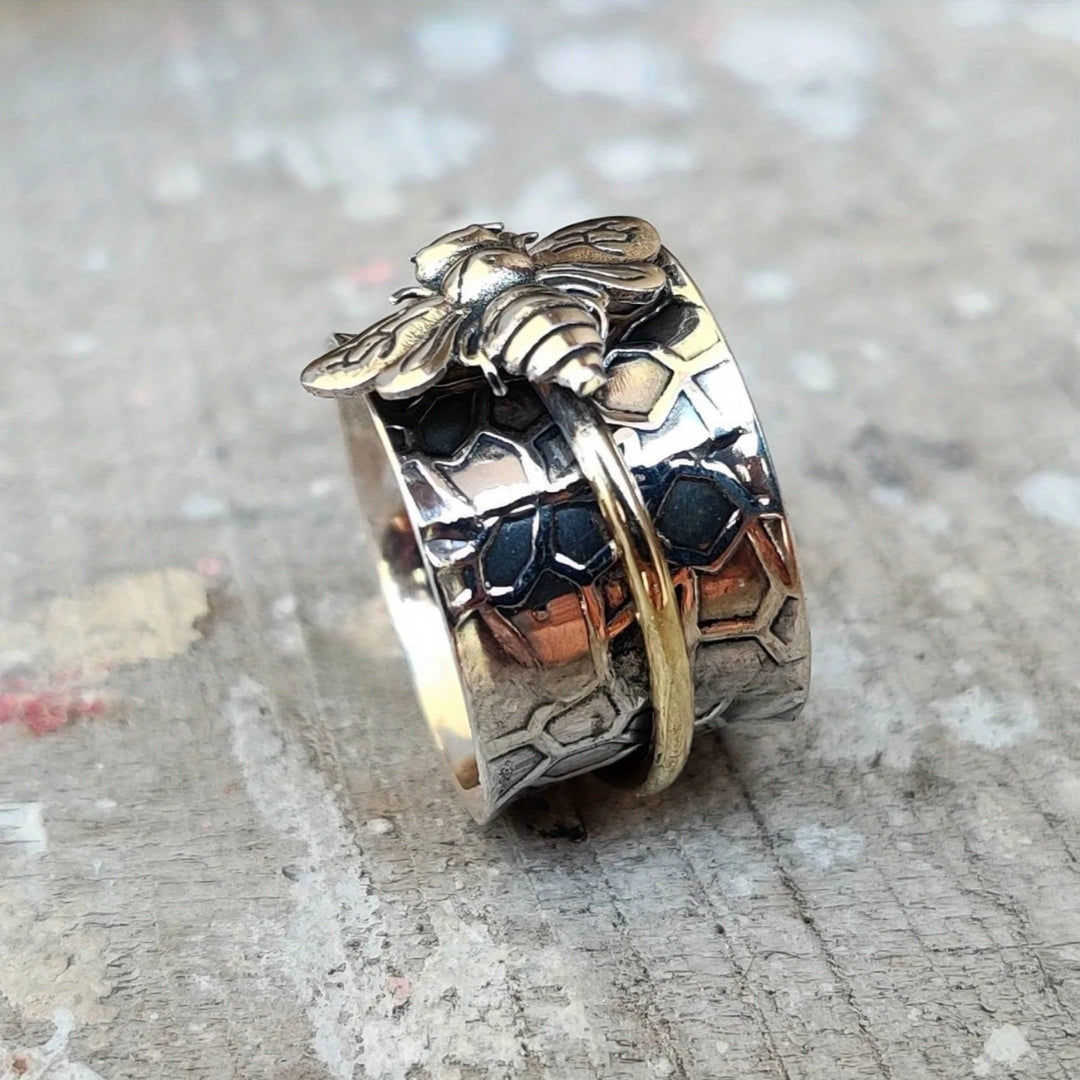 Bague en argent avec fil d'abeille doré