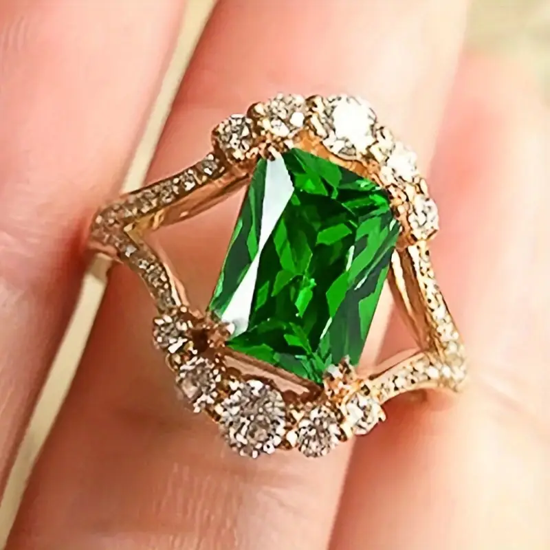 Bague en or et cristal vert