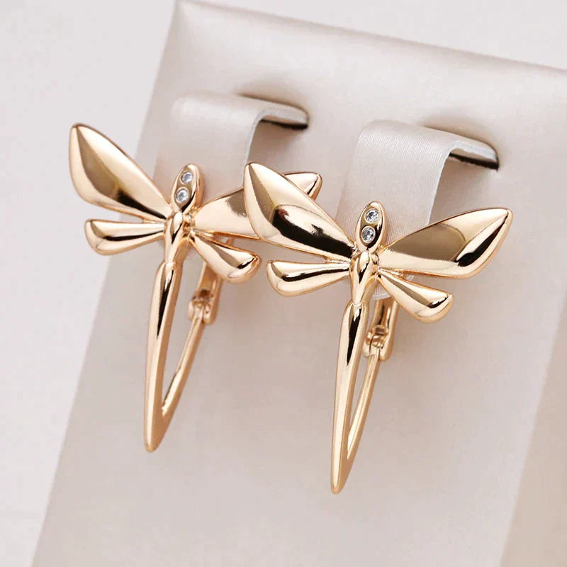 Boucles d'oreilles élégantes en or avec libellule