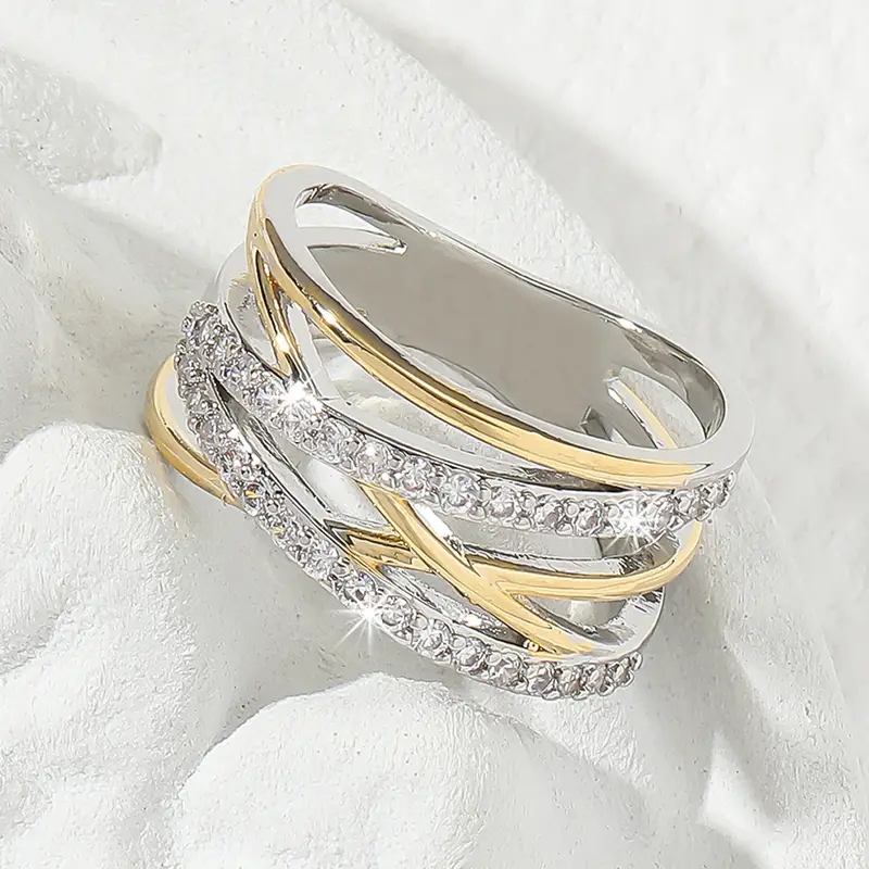 Anillo de oro y plata con zirconia brillante en capas