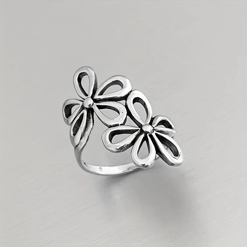 Bague vintage en argent ajouré avec fleur
