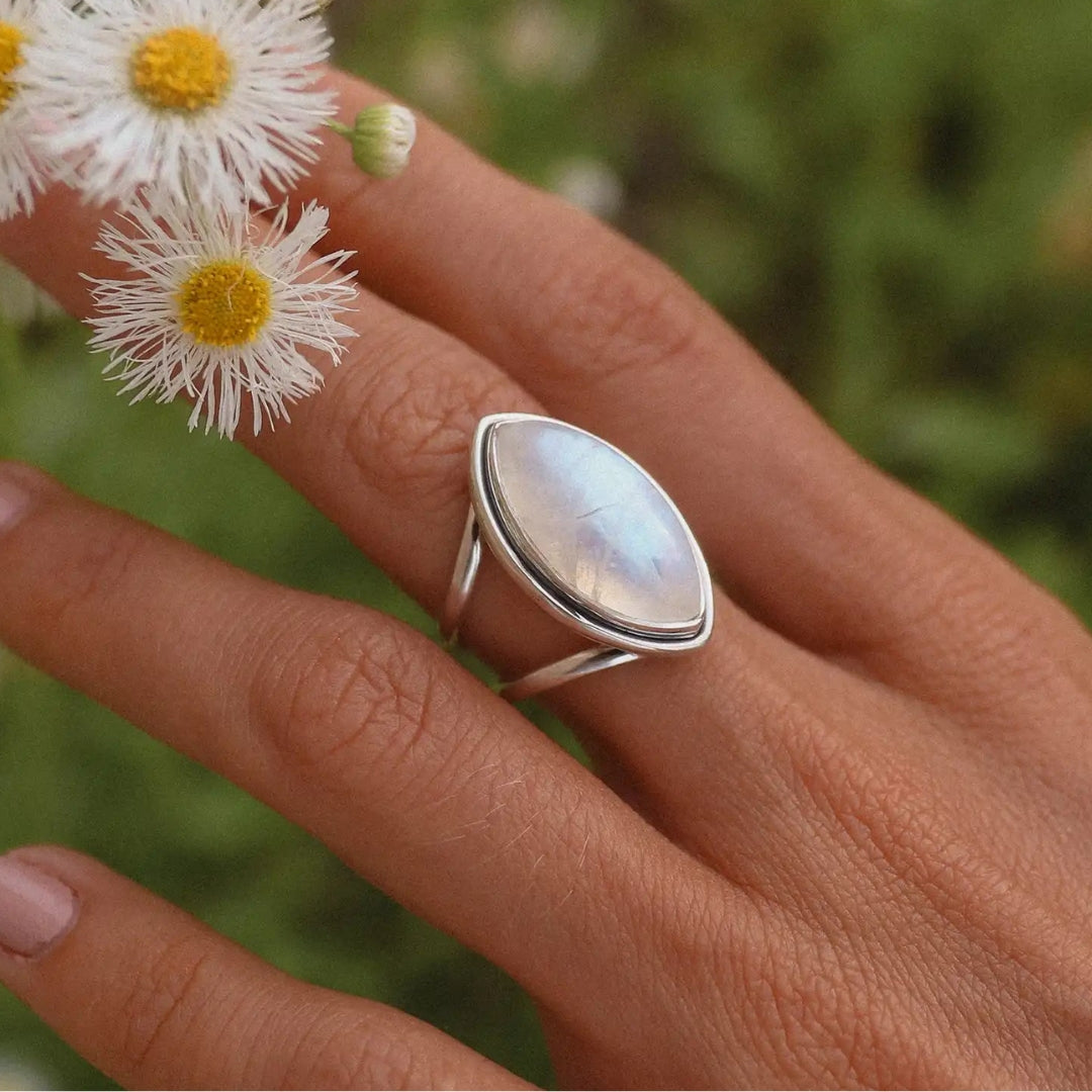 Bague en argent sterling ovale en pierre de lune