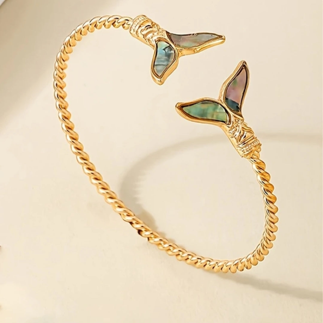Bracelet coloré en or avec une queue de dauphin