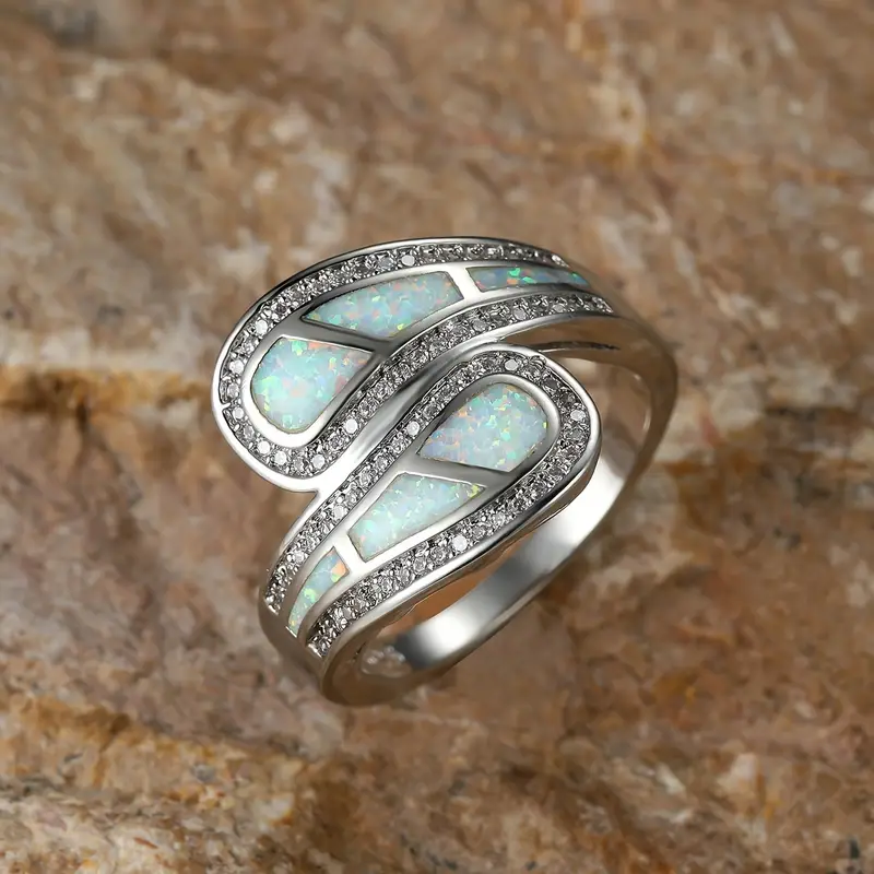 Bague Ouverte Argentée en Opale