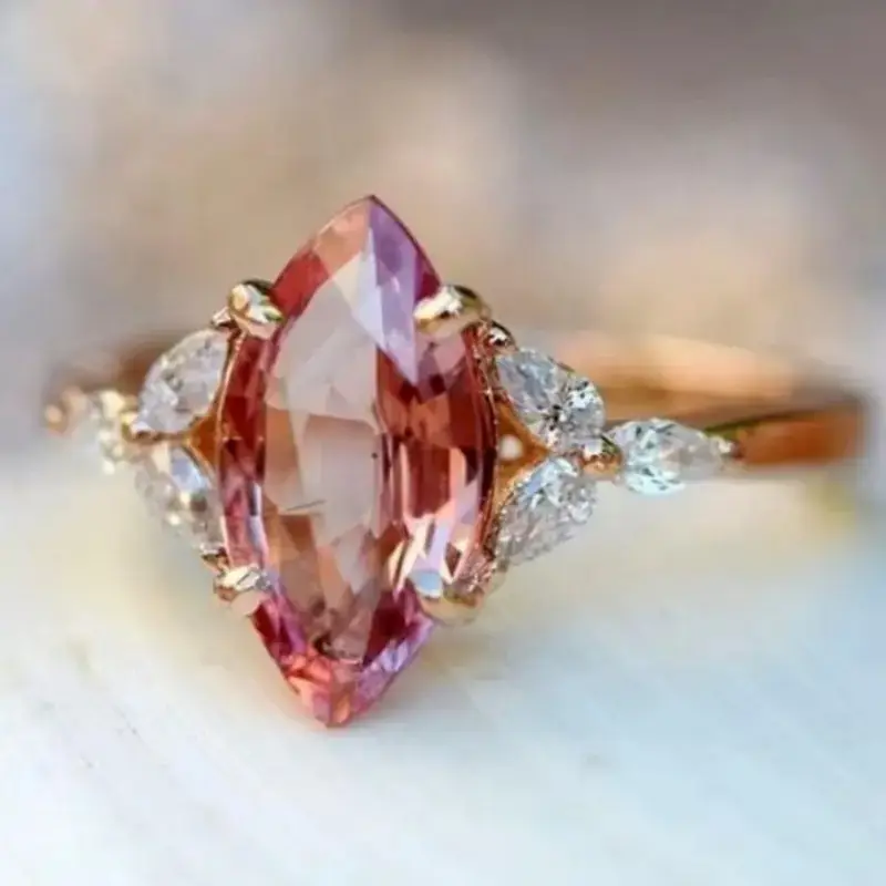 Bague en or avec zirconium orange ovale
