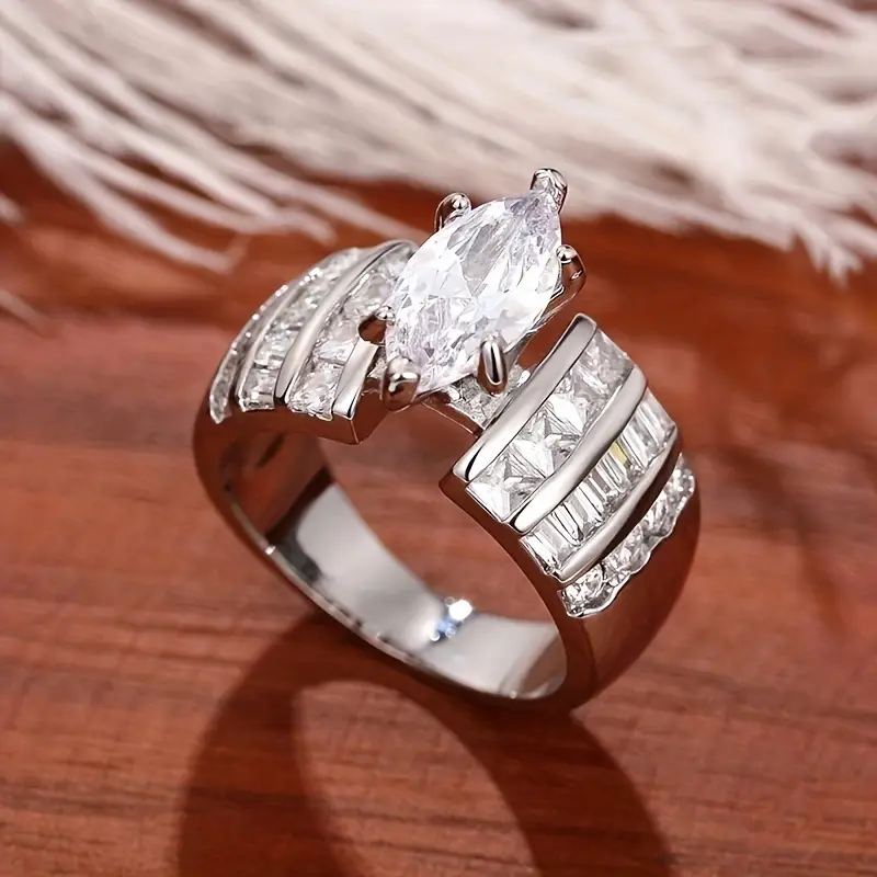 Bague en argent avec zirconium ovale