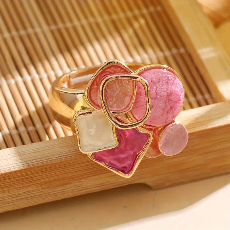 Bague en or avec émail rose
