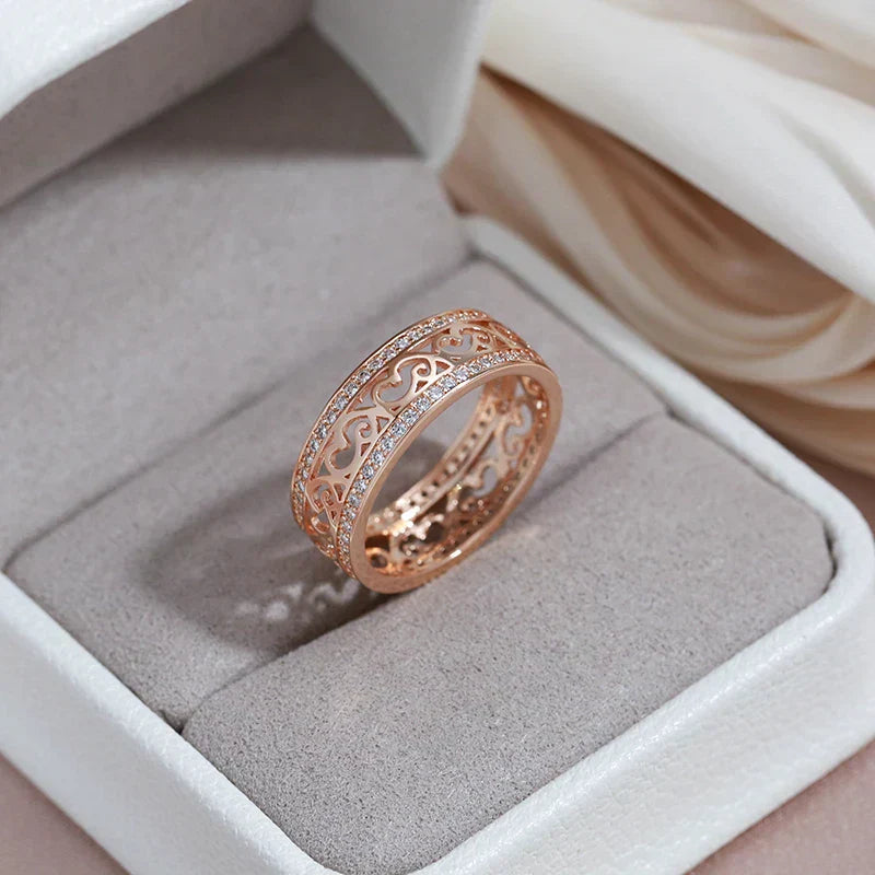 Bague élégante en or avec motif de lierre creux