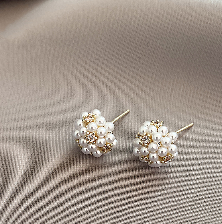 Petits boucles d'oreilles élégantes en perles