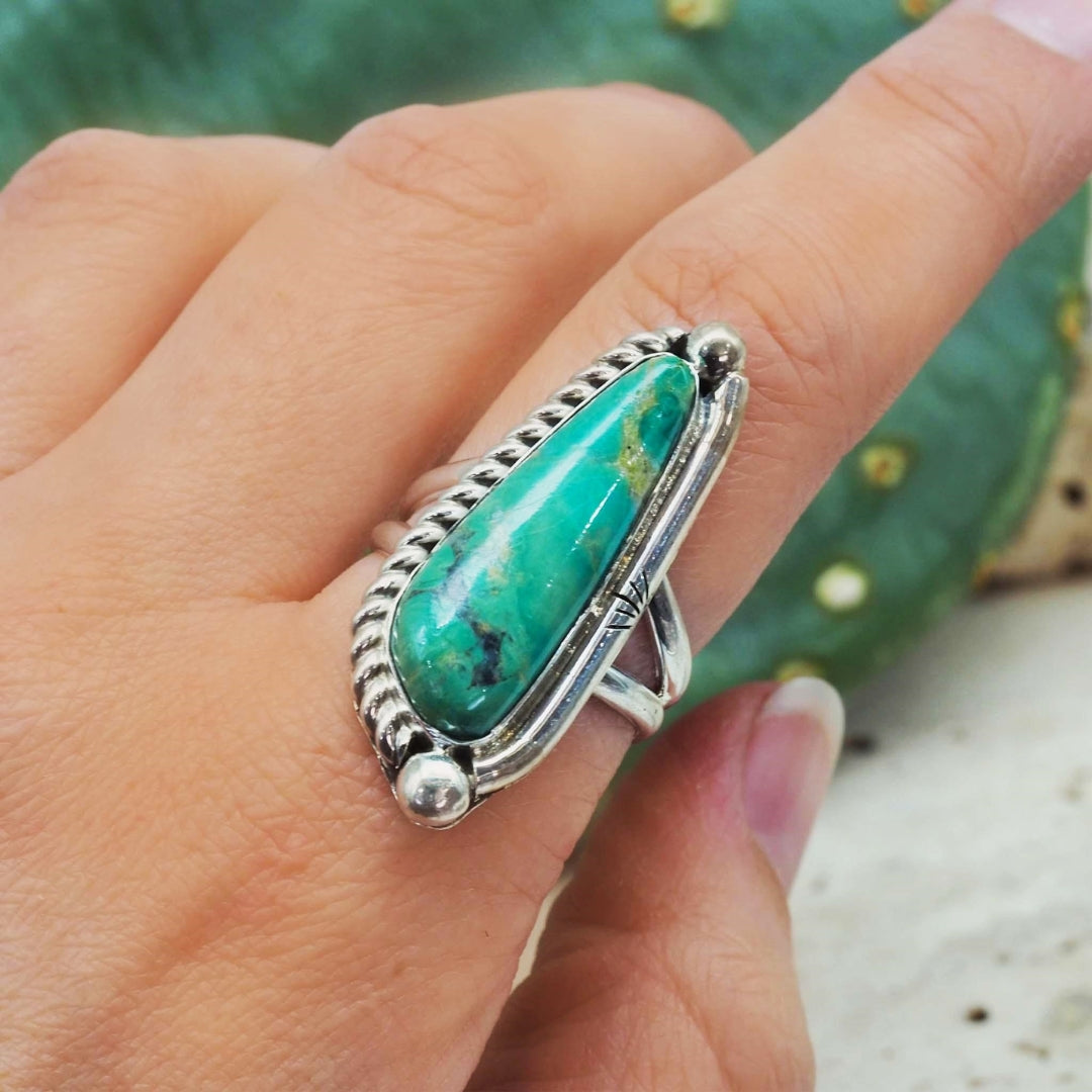 Bague en argent avec perles de nature turquoise