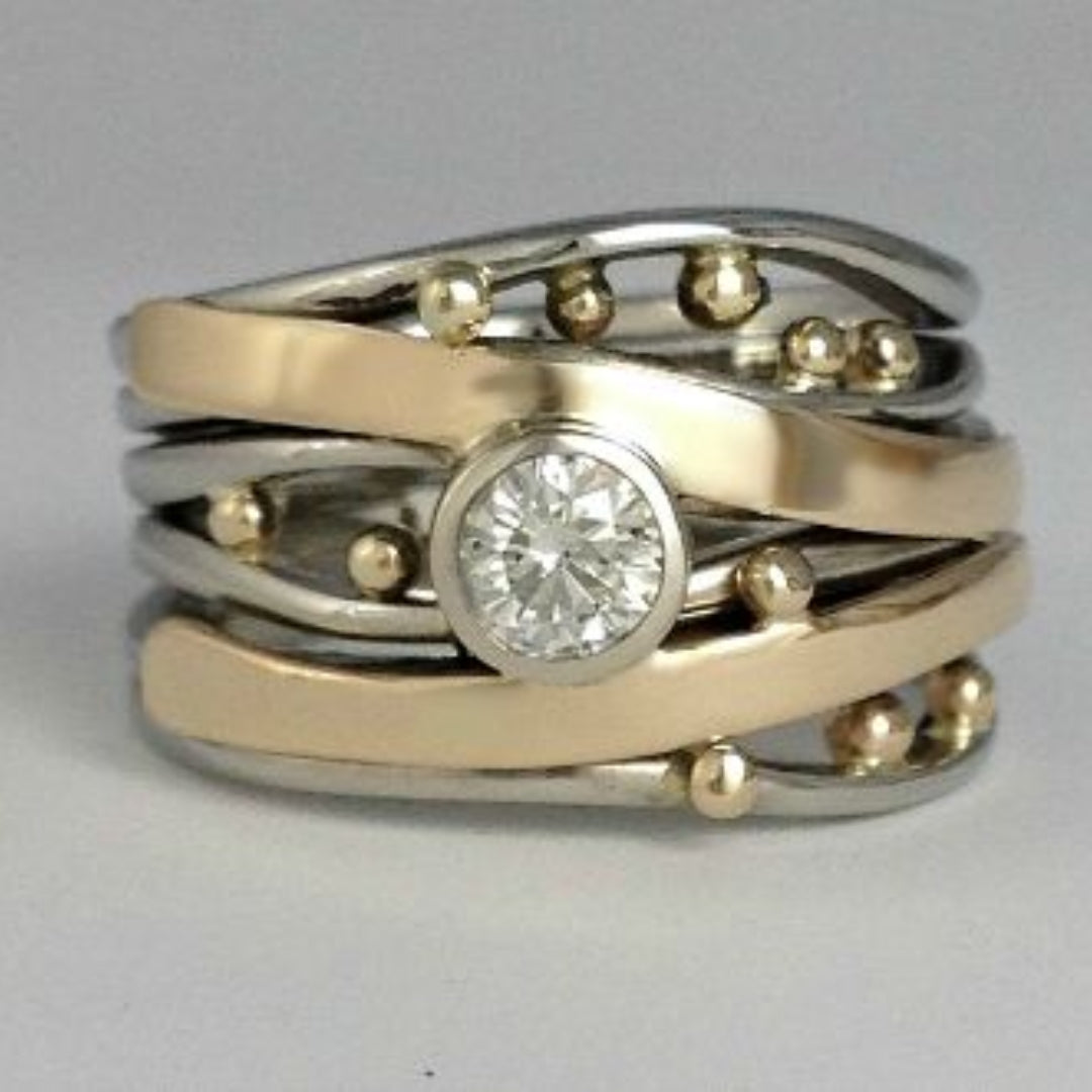 Bague en or ancien incrustée de zirconium